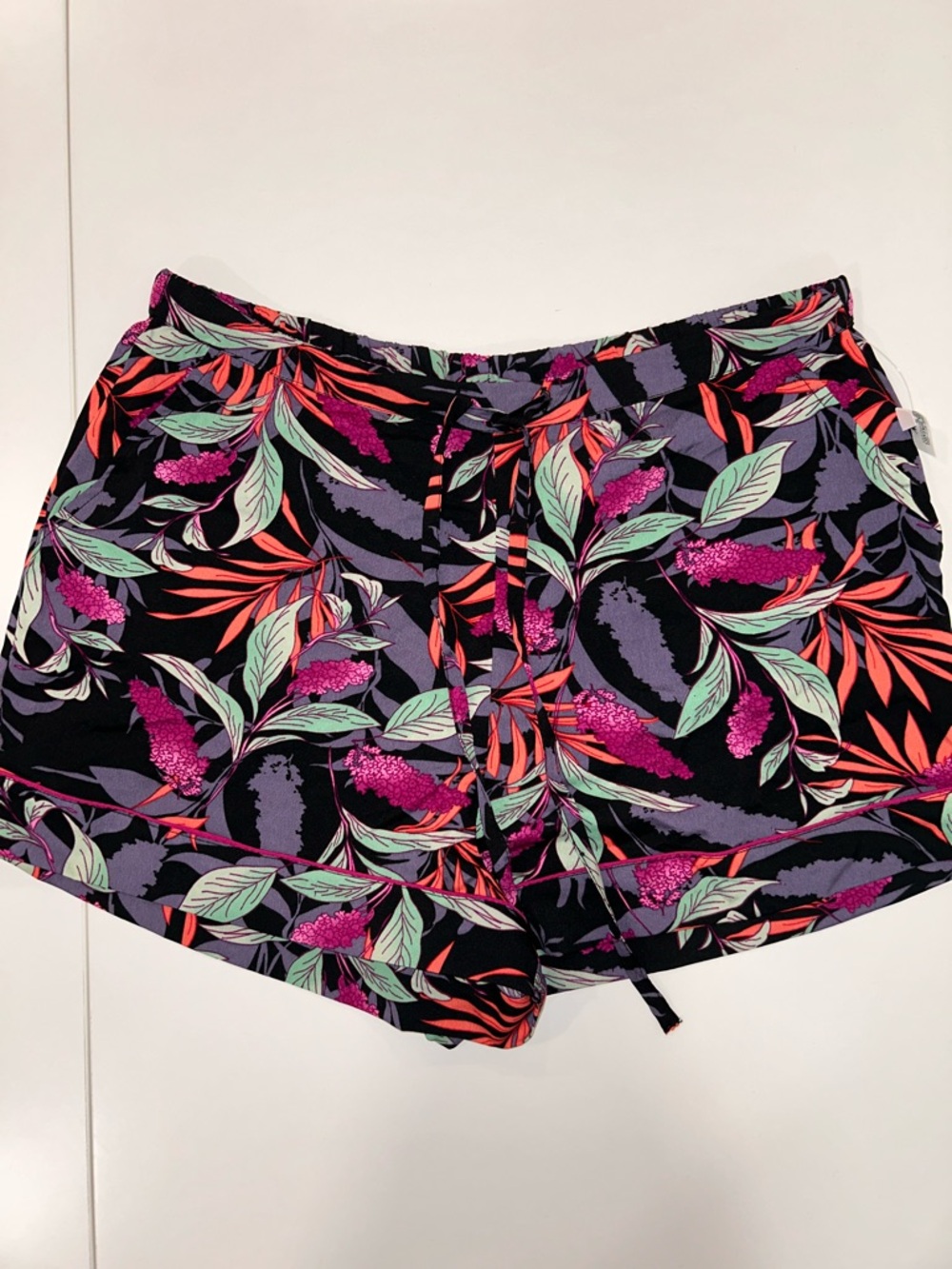 Isaac Mizrahi Print Women's Drawstring Sleepwear Shorts - Black/Purple/Pink